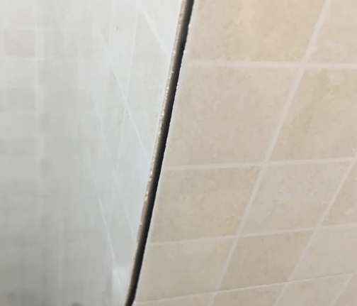 南康瓷砖空鼓维修公司分享阳台瓷砖脱落的修复过程可以分为以下几个步骤